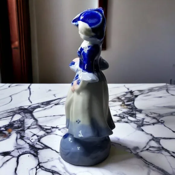 Vintage Blue & White Figurine Victorian Lady in Colonial Dress, Occupied Japan - Picture 4 of 12